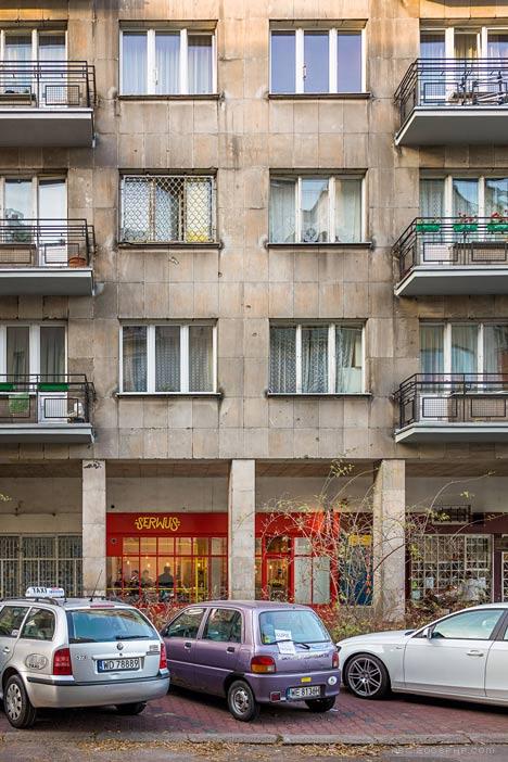 波兰华沙Zapiekanka红黄钢框架面包餐厅-彩色类似于番茄酱和奶酪,体现健康和现代的版本,建筑于上世纪90年代建设---酷图编号13