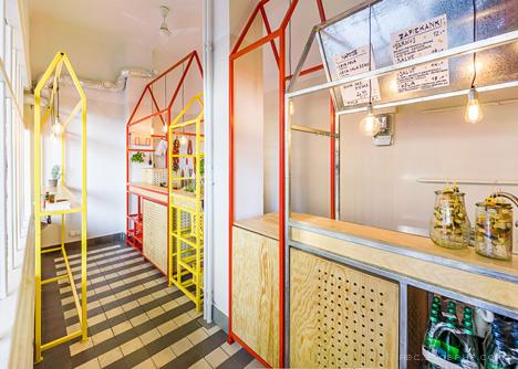 波兰华沙Zapiekanka红黄钢框架面包餐厅-彩色类似于番茄酱和奶酪,体现健康和现代的版本,建筑于上世纪90年代建设---酷图编号9