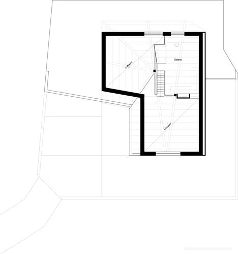 阿尔卑斯高山小屋“谷仓”-三层楼的房子,适合于现代家庭生活方式,采用混凝土为基础,而不是砖砌,并用平缓的屋顶,有助于防止大量积聚雪,外墙壁使用腐蚀性化学雕刻的花和鱼,整体看上去生动活泼---酷图编号1084963