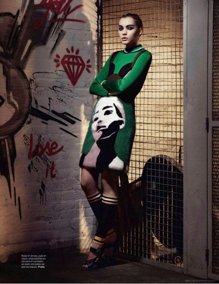 郝库兹涅佐娃-LOFFICIEL巴黎2014年2月-大胆的图案城市涂鸦外观时装秀---酷图编号10