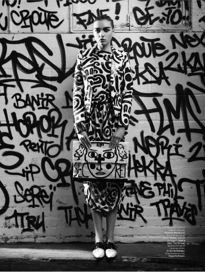 郝库兹涅佐娃-LOFFICIEL巴黎2014年2月-大胆的图案城市涂鸦外观时装秀---酷图编号6