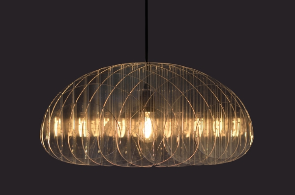 生物灯-直径51.5厘米高25.5厘米,灵感来自一个蘑菇-各层的几何结构产生一个平衡的对比,灯是由蛋白石丙烯酸手工制作成图片