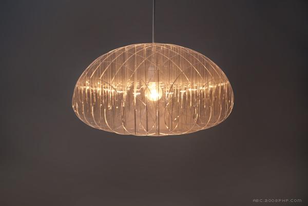 生物灯-直径51.5厘米高25.5厘米,灵感来自一个蘑菇-各层的几何结构产生一个平衡的对比,灯是由蛋白石丙烯酸手工制作成---酷图编号1