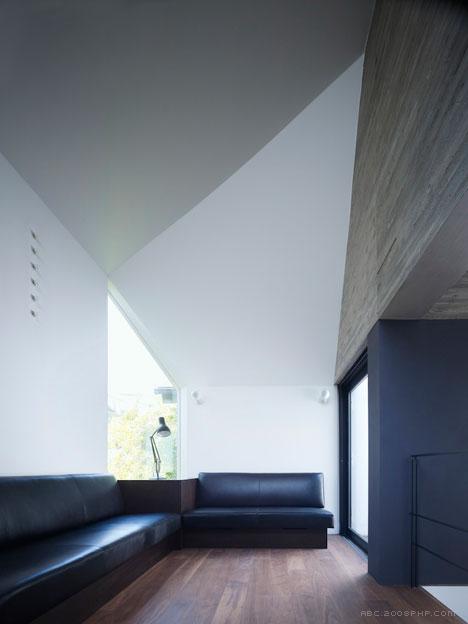 三层楼高没有窗户的卷角楼---酷图编号1086578