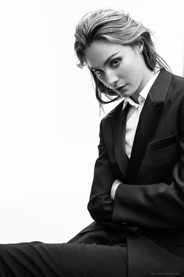 美丽野人杂志黑白艺术照