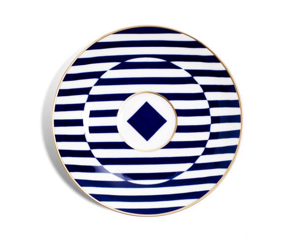 美丽大胆钴蓝色斑马条纹图案的中国瓷器餐具藏品-伦敦厨具设计师Richard Brendon作品-他是一个英国的骨瓷器专家,这是设计师近期展出的茶壶,茶杯,咖啡杯,牛奶罐,糖罐,杯子等作品---酷图编号1088248