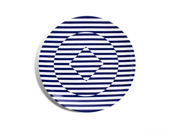 美丽大胆钴蓝色斑马条纹图案的中国瓷器餐具藏品-伦敦厨具设计师Richard Brendon作品-他是一个英国的骨瓷器专家,这是设计师近期展出的茶壶,茶杯,咖啡杯,牛奶罐,糖罐,杯子等作品---酷图编号1088254