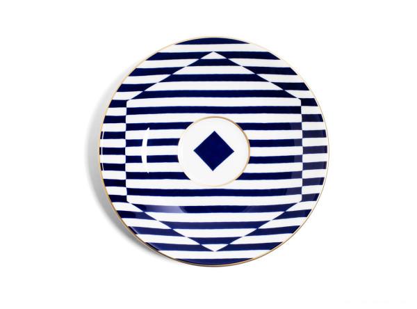 美丽大胆钴蓝色斑马条纹图案的中国瓷器餐具藏品-伦敦厨具设计师Richard Brendon作品-他是一个英国的骨瓷器专家,这是设计师近期展出的茶壶,茶杯,咖啡杯,牛奶罐,糖罐,杯子等作品---酷图编号1088256