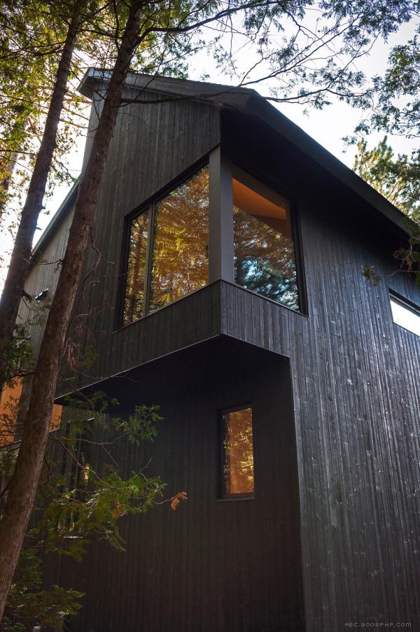 大自然度假屋-坐落在加拿大魁北克一个树林陡峭上,旁边有一个大湖,真是一个度假天堂---酷图编号4