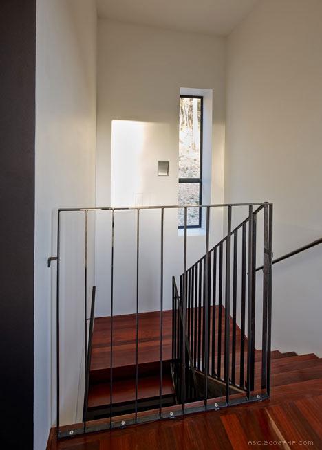 澳大利亚丛林曲折度假屋-看上去是从地面上升起的建筑,以尽量减少其对原生景观和野生动物的影响---酷图编号1090375