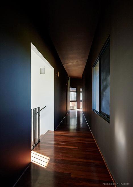 澳大利亚丛林曲折度假屋-看上去是从地面上升起的建筑,以尽量减少其对原生景观和野生动物的影响---酷图编号1090378