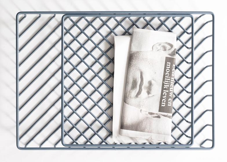 重叠网格图案的水果盘-荷兰设计师弗雷德里克作品,相互堆叠形成纵横交错图案的金属托盘---酷图编号6