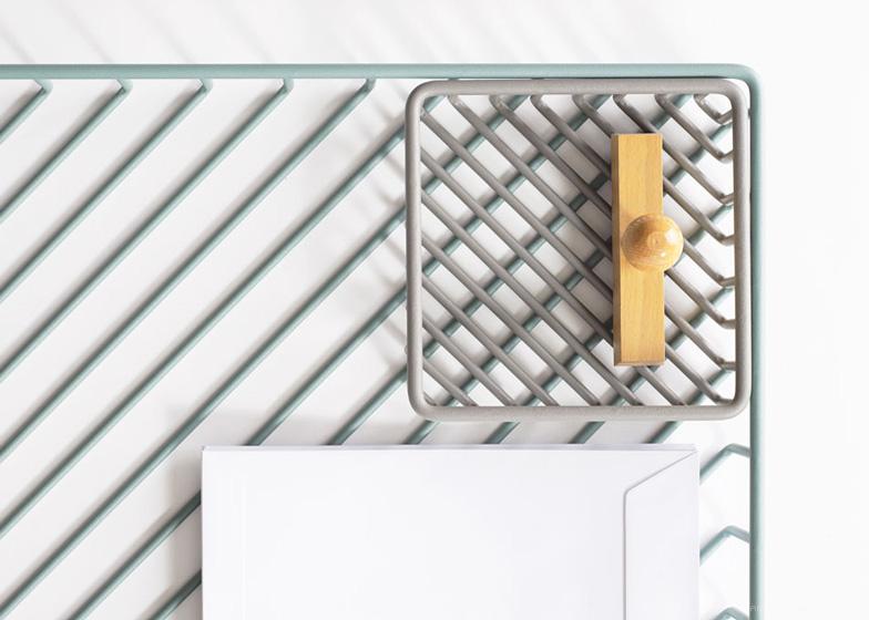 重叠网格图案的水果盘-荷兰设计师弗雷德里克作品,相互堆叠形成纵横交错图案的金属托盘---酷图编号4