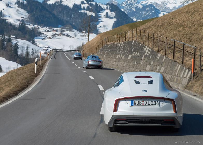 德国Volkswage大众汽车品牌XL1概念车设计-声称是最省油的量产车,消耗仅为0.9升每百公里燃料,以空气动力学设计,低体重和混合型柴电发动机。---酷图编号4