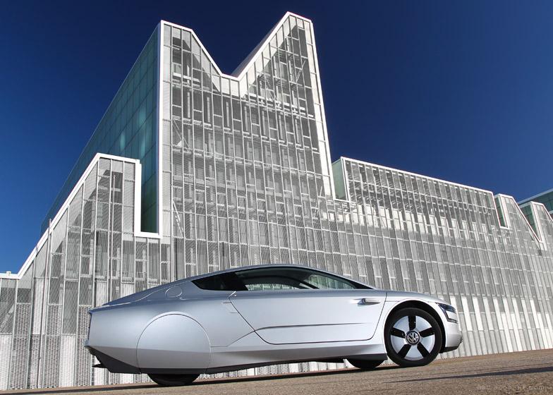 德国Volkswage大众汽车品牌XL1概念车设计-声称是最省油的量产车,消耗仅为0.9升每百公里燃料,以空气动力学设计,低体重和混合型柴电发动机。---酷图编号2