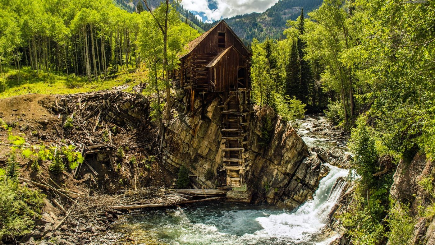 山区自然小屋图片