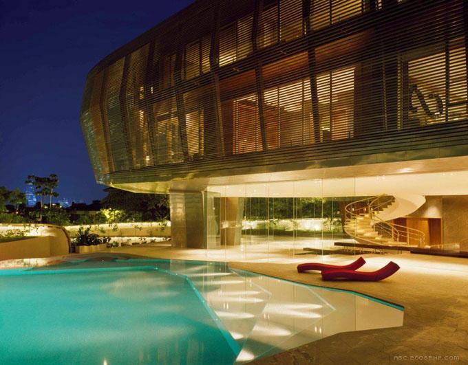 马来西亚吉隆坡优雅的圆形公寓-塑造了吉隆坡天际线的味道,3,000平方米的住宅设计,包括9间卧室,两个家庭间,一个厨房和一间私人用餐区,一个家庭图书馆,游戏室,公共接待区,一个正式的餐厅,宴会厅,教堂, 21个浴室,一个游泳池池,两个套房和室内私人车库,是大型综合建筑及室内设计---酷图编号8