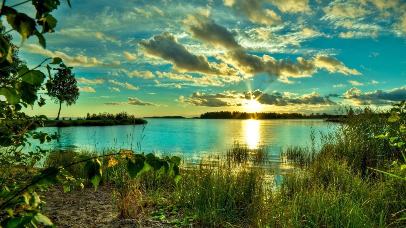 傍晚的湖景倒影图片