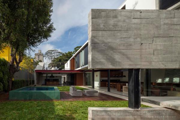 巴西高原城市的房子-建筑大约600平方米,横跨式的结构,阳台带滑动玻璃门,是居家度假旅游的好建筑---酷图编号1095717