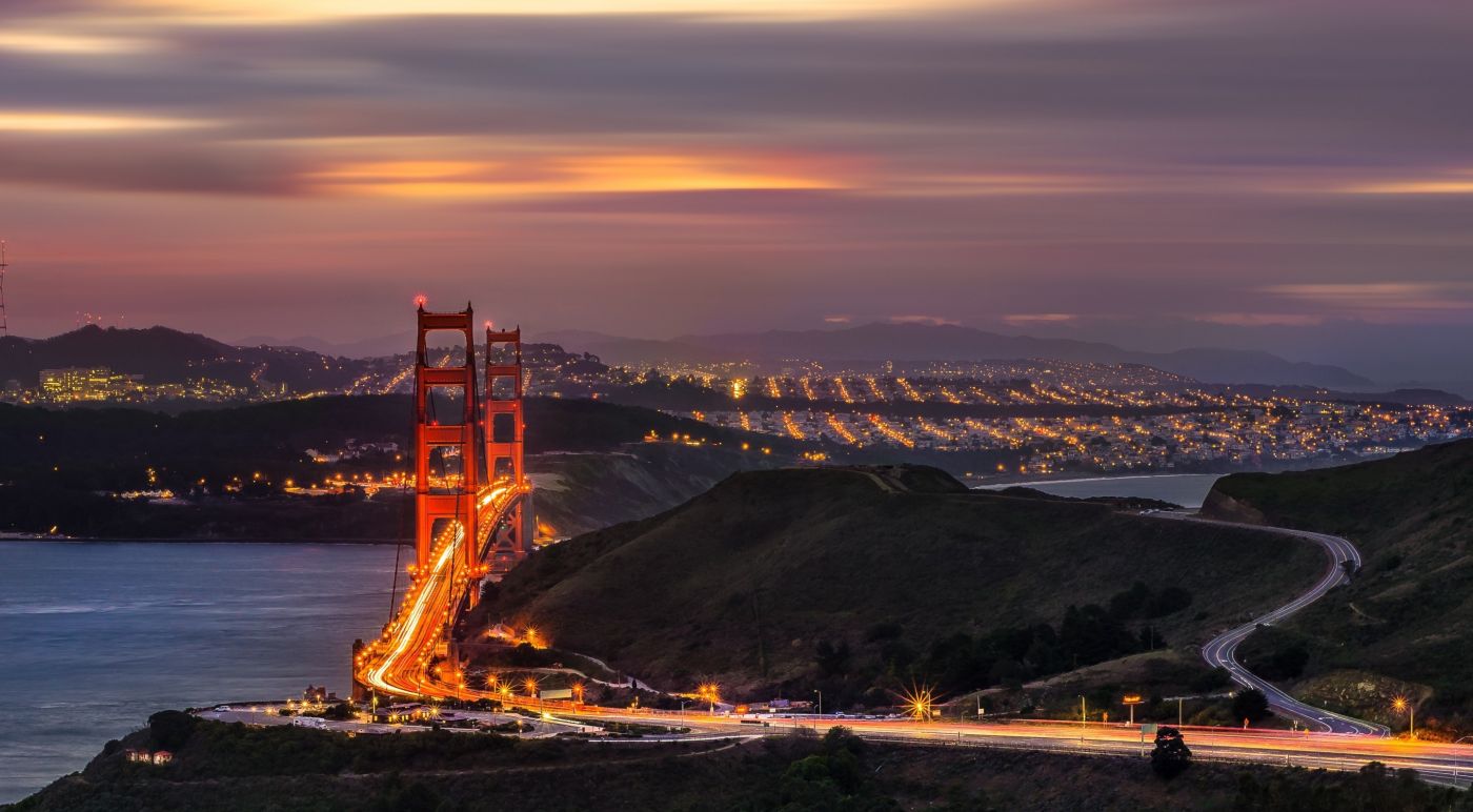 金碧辉煌的金门大桥夜景图片