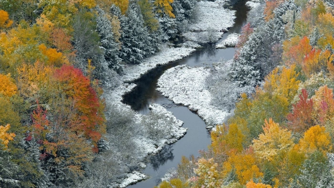 “水墨画”-秋季河美景图片