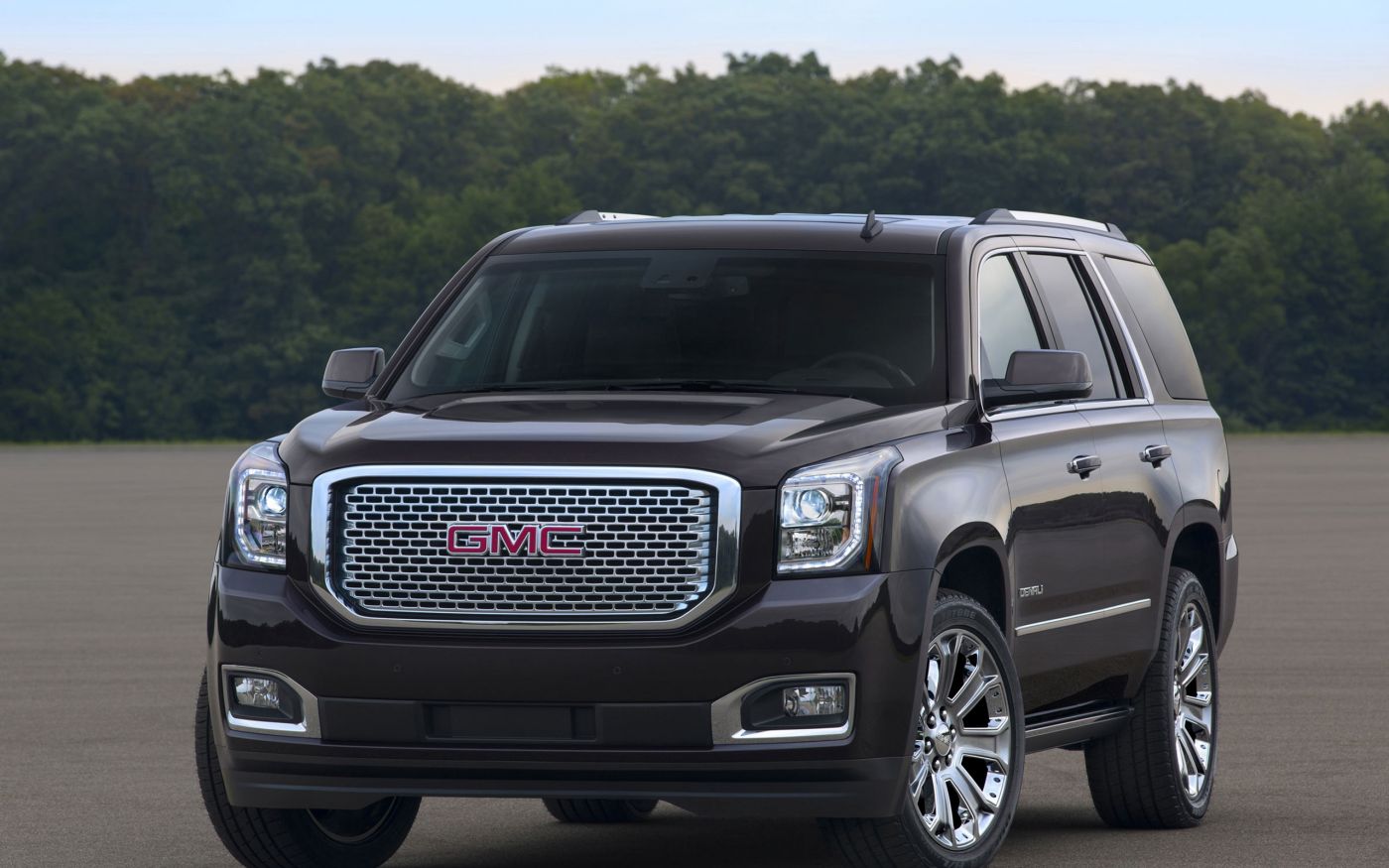 GMC(吉姆西)YUKON XL房车越野车桌面壁纸下载图片