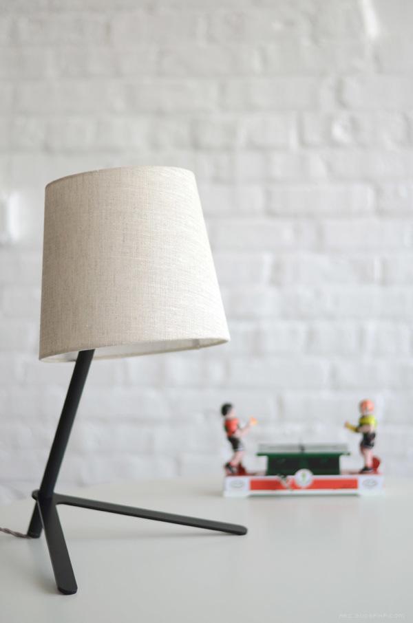 Tokyo I & II台灯设计-令人愉快的温暖光芒,脖子和腿都是用回收的钢组成,轴和颈部角度可调,给您完美的姿态与角度---酷图编号1100902