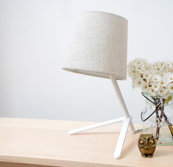 Tokyo I & II台灯设计-令人愉快的温暖光芒,脖子和腿都是用回收的钢组成,轴和颈部角度可调,给您完美的姿态与角度---酷图编号1100903