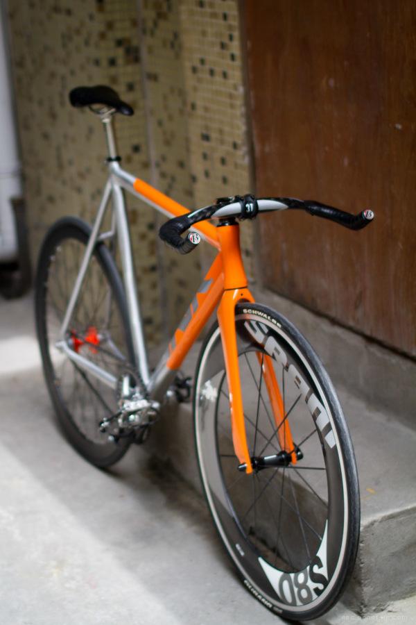 铝合金铝架自行车设计-完全定制的碳纤维前叉,采用手工焊点打磨。---酷图编号1