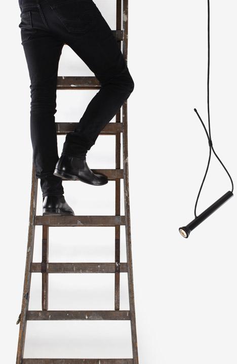 火炬吊灯-悬挂在天花板上,看起来像一个手电筒-来自比利时Quentin de设计师作品---酷图编号6