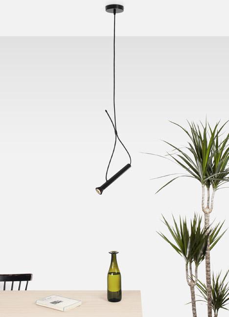 火炬吊灯-悬挂在天花板上,看起来像一个手电筒-来自比利时Quentin de设计师作品---酷图编号5