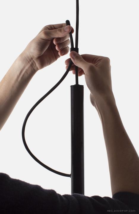 火炬吊灯-悬挂在天花板上,看起来像一个手电筒-来自比利时Quentin de设计师作品---酷图编号3