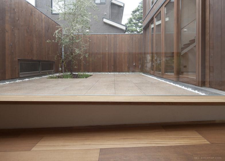 东京郊区的日本木质咖啡馆房屋建筑-浓味的城市和农村结合建筑特色---酷图编号17