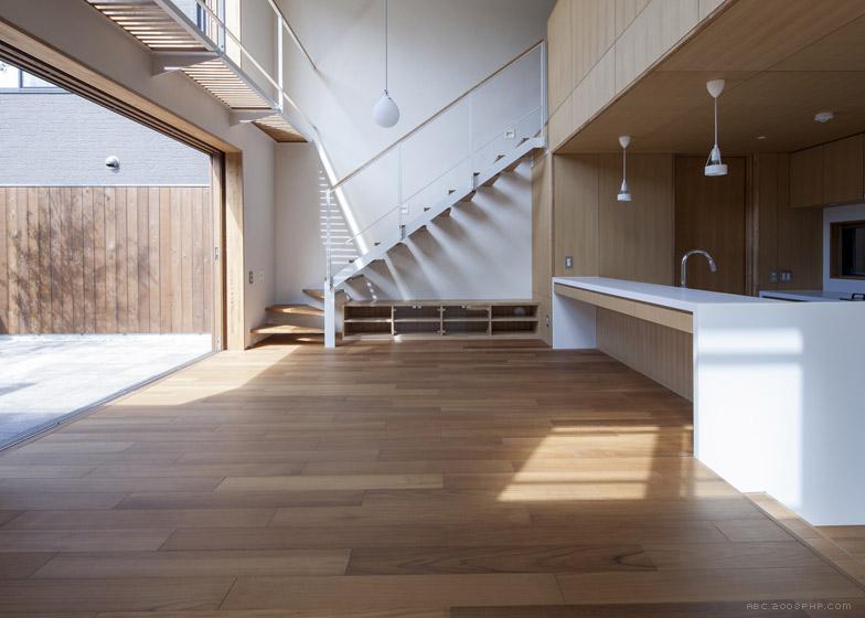 东京郊区的日本木质咖啡馆房屋建筑-浓味的城市和农村结合建筑特色---酷图编号13