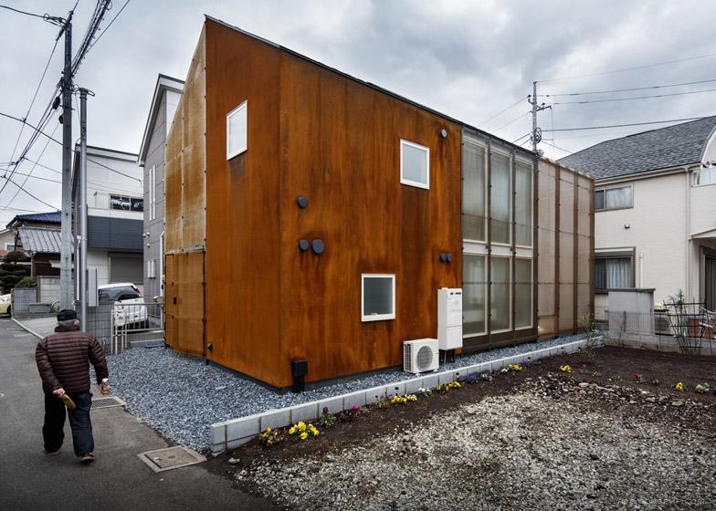 东京生锈外观屋-特点是生锈一面反映气候,建筑大师说建筑外观不是由建筑师设计的,而是由自然现象的实际行为定义---酷图编号1