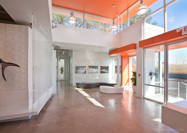 Chatahoochee办公室设计-13000平方英尺的空间设施包括公司办公室和实验室空间,本设计致力于创造一个当代环境,象征着进步的价值观,技术驱动的公司。---酷图编号1102522