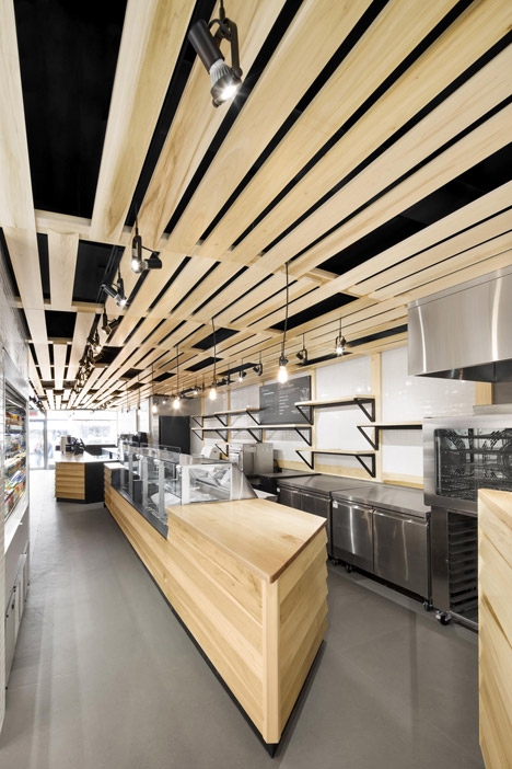 法国吐司面包店-很漂亮的木质条纹装饰封面大图