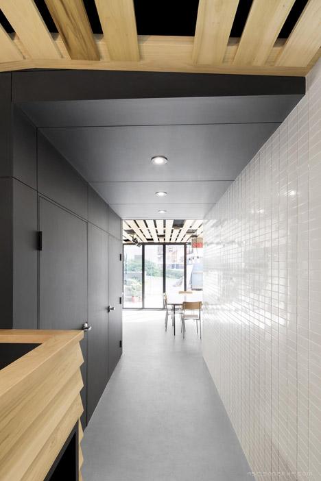 法国吐司面包店-很漂亮的木质条纹装饰---酷图编号1103111