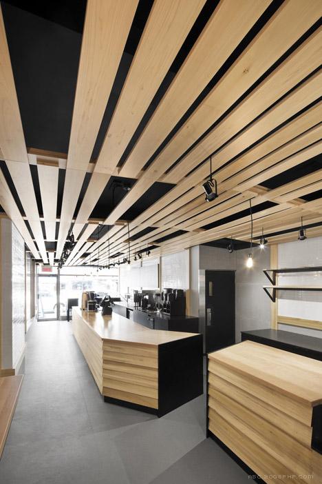 法国吐司面包店-很漂亮的木质条纹装饰---酷图编号1103116