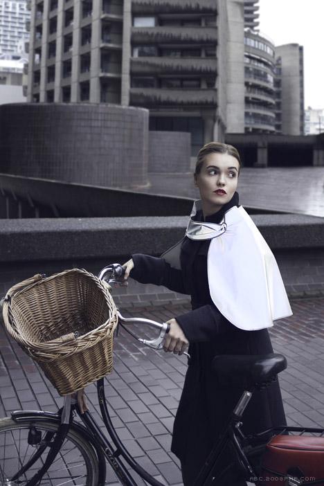 hi-vis自行车服装-高能见度的反光服装在夜间能起到提示安全作用---酷图编号1103152