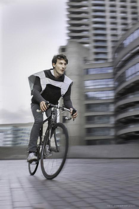 hi-vis自行车服装-高能见度的反光服装在夜间能起到提示安全作用---酷图编号1103157