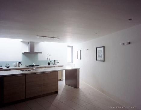 伦敦西部三米宽空间露台的房屋-半透明的玻璃正面有助于使自然光通过玻璃照射到房间---酷图编号7