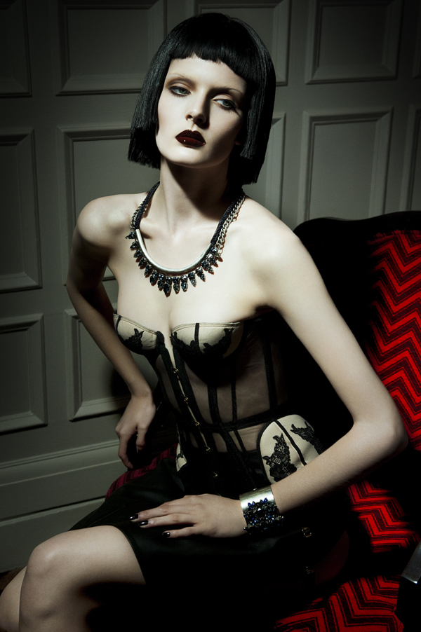 欧莱雅乌克兰-咖啡馆美女人像---酷图编号5