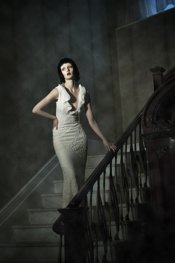 欧莱雅乌克兰-咖啡馆美女人像---酷图编号2