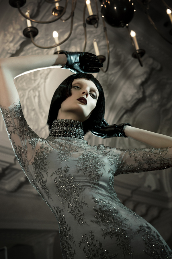 欧莱雅乌克兰-咖啡馆美女人像---酷图编号1