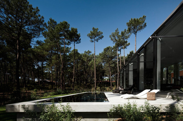 葡萄牙马蹄U型房-采用钢筋结构,一个开放的庭院,地面设有一车库,入口大厅,仓库,支持客房私人浴室,洗衣房和卫生间水池,可欣赏到高尔夫球场---酷图编号3