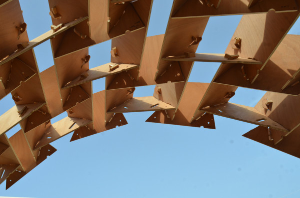 马耳他设计周-平板馆-抛物线拱顶是做出来的,通过一个环环相扣的系统连接413胶合板---酷图编号10