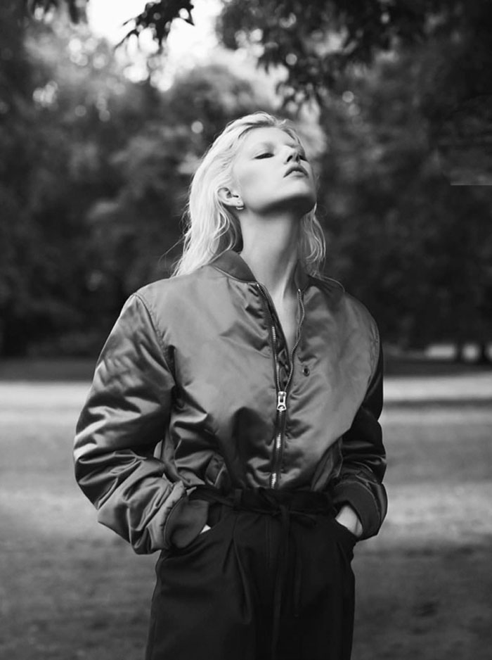 伊万・哈里-懒散的面料,高贵休闲的软单件-Vamp杂志封面黑白人像---酷图编号6