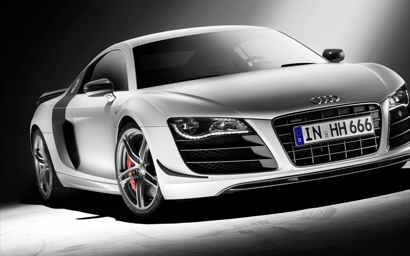 高清晰银白色奥迪跑车R8高清壁纸下载图片