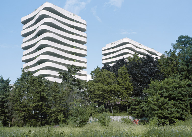 巴黎白色波浪阳台公寓建筑-纹波层在其最宽处3.2米,甲板有30平方米邻客---酷图编号1107941